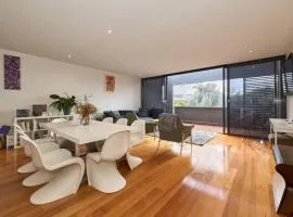 Debonair Townhouse - 150 metres to beach
