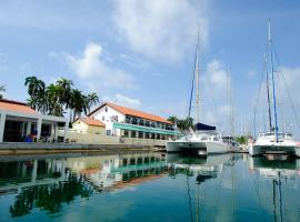 Marina Hotel at Shelter Bay, hotelli kohteessa Colón