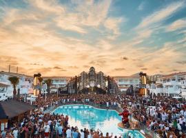 Ushuaïa Ibiza Beach Hotel - Adults Only - Club Entrance Included, hotel v destinaci Playa d'en Bossa