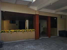 Sunflower Hotel Syariah near Juanda Airport, hotel di Dares