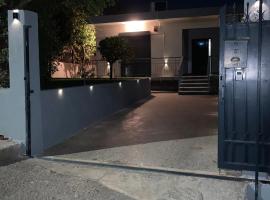 Billy & Andrianna Villa Lagonisi, hotel in Kalívia Thorikoú