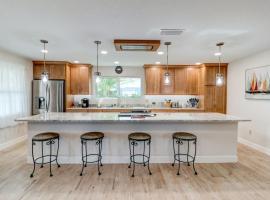 Cape Key Updated Beach Bungalow, hotel in Port Orange