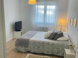 1 linea de playa puerto deportivo Vistas al mar reci&eacute;n reformado, spa hotel in Gij&oacute;n