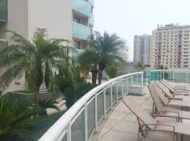 Flat com varanda, quarto de Morador Hotel 1112