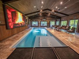 River Pools Cabin - Indoor Pool, Lake Access, ξενοδοχείο σε Maiden Rock
