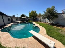Mesa 4BR Home big Diving Pool, Cottage in Mesa