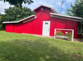 Maria's Tiny Barn, cottage in Homestead