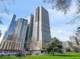 Oaks Melbourne on William Suites