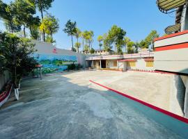 Roomy star resorts, ξενοδοχείο σε Αμποταμπάντ