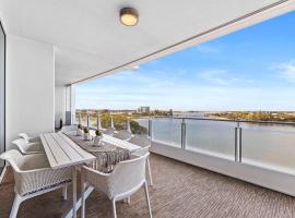 Breathtaking Waterfront Apartment in Mandurah, hotel in Mandurah