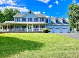 Spacious 2BD near Princeton, Cafes! Family, Backyard, Parking