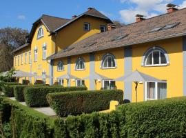 Gästehaus Karl August, hotel v mestu Fohnsdorf
