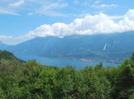 Villa Lago - Theater Home, hotel in Campione del Garda