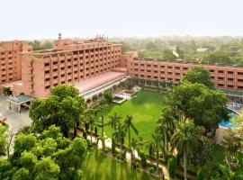 Hotel Clarks Shiraz, hotel di Agra