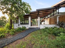 Casa Algarrobo relaxing farm stay in Puerto Rico, hotel a Ciales