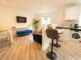 Pristine Purfleet Newly Renovated 2Bed, 2Bath