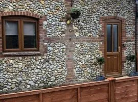The Ducks - Gorgeous Norfolk Upside down Cottage - with Lazy Spa