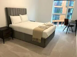 1 Bed Serviced Apartment Bracknell with parking 5 mins from station