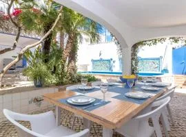 Villa Oasis Hidden Gem Heart of Village Pool Courtyard