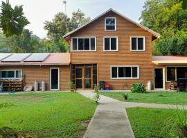 Barton Creek Unique Resort, hotel de playa en Sayab Camp