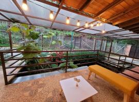 La Pascana Ecolodge frente al parque Arví Entorno natural excepcional, reserva natural, áreas protegidas, conexión con la naturaleza y avistamiento de aves a 3km del metrocable Guarne, hotel din Guarne