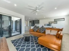 Newly spacious top floor good view apartment
