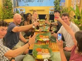 Saigon Authentic Hostel - Free Fresh Breakfast, Gym & Rooftop Billiard
