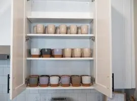 Charming, New Apt, Pool, Long Stays