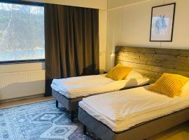 Arctic Raja Inn, next to Norwegian border, qu&aacute;n trọ ở Naatamo