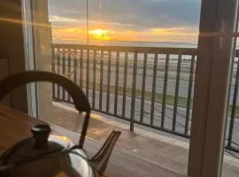 Amanecer frente al mar 2