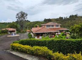 Casa campestre,Guarne-Aeropuerto, ξενοδοχείο σε Guarne