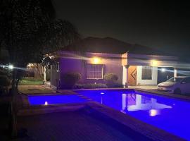 Gem Villa Inn, alojamento com cozinha em Lesoma