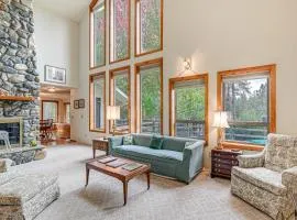 Close to Wine Trail Home with Deck Near Applegate
