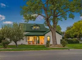 Newly Renovated, Cozy Home - Quiet, Mountain Views
