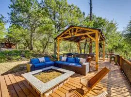 Hot Tub, Game Room Dog-Friendly Pine Cabin!