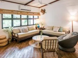TUKI Nest with Garden View & Self-Service Breakfast - Large Porch, Subic Monkeys, Pet Friendly with a Fee