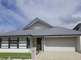 E 4 Room Retreat Family Friendly, hotel i Tarneit