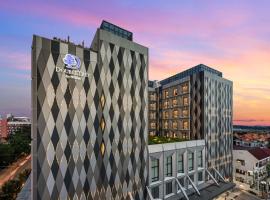 DoubleTree by Hilton Vientiane, hotel com piscina em Vientiane