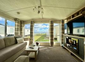 New Sea View Platinum Caravan with Huge Decking, hotel in Newcastle upon Tyne