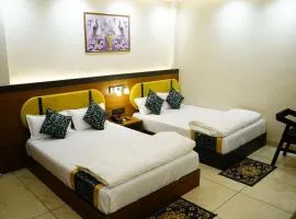 Hotel Shakuntla Palace - 400 Meters away from Vishnu Pad Temple 7 mins walk