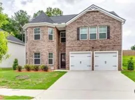 Exquisite 5 Bedroom Near Airport