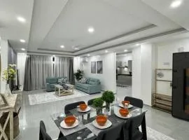 Azure 3bdrm beachfront at jumeirah palm resort nyali