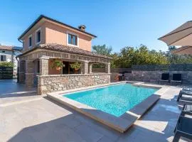 Gorgeous Home In Roc With Wifi