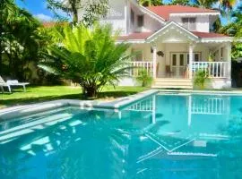 Tropical Villa 4Bedroom 3Baths and Pool Near Beach