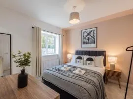 Spacious 5-Bedroom House in Nottingham