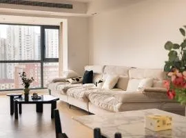 Eastern Hub - Bund Branch Quality Renovated Luxury 3Bedroom, Spacious Living Room Fully Equipped Haiyue Garden