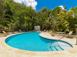 Golden Acre Beach Villa-2 mins walk - Alleynes Bay, hotel v destinaci Saint James