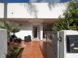 Two Steps From the Beach Villa, hotel in San Foca