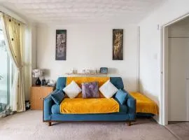 Spacious 3bed semi/Gamesroom/Drive/10mins to City