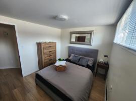Private room with shared space in a basement, hotel v destinaci Sudbury